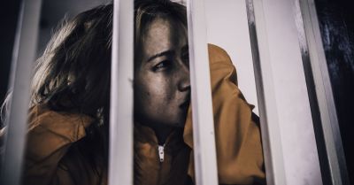 W sierpniu proces matki oskarżonej o usiłowanie zabójstwa 14-letniego syna